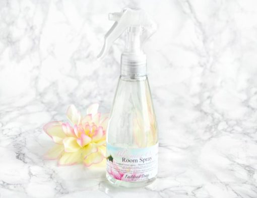 Rosa romspray med duft av oase i blomstring