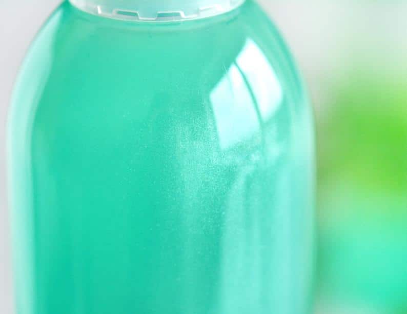 Grønn dusjsåpe og shampo med mynte duft