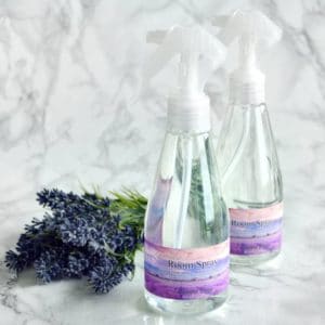 Lilla romspray med eterisk olje av lavendel
