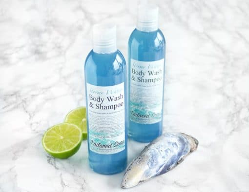 Blå dusjsåpe og shampo med havstorm duft