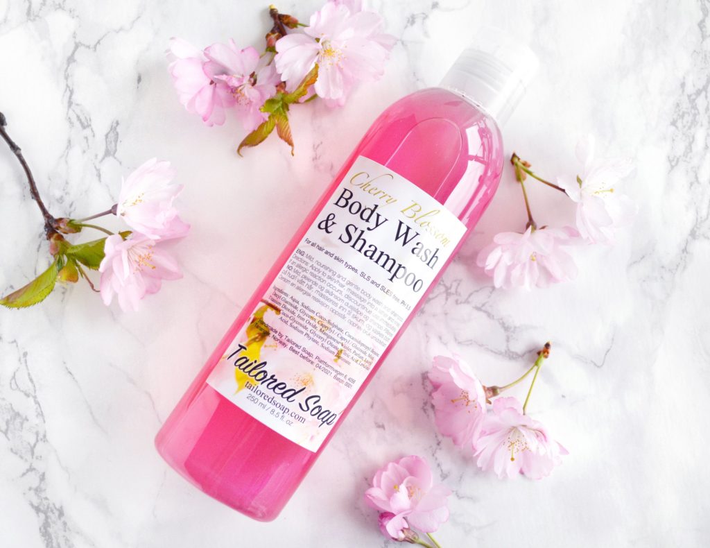 Rosa dusjsåpe og shampo med kirsebær duft
