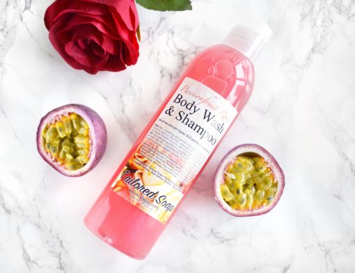 Rosa dusjsåpe og shampo med duft av pasjonsfrukt og rose