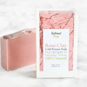 Rosa naturlig såpe laget med rød leire