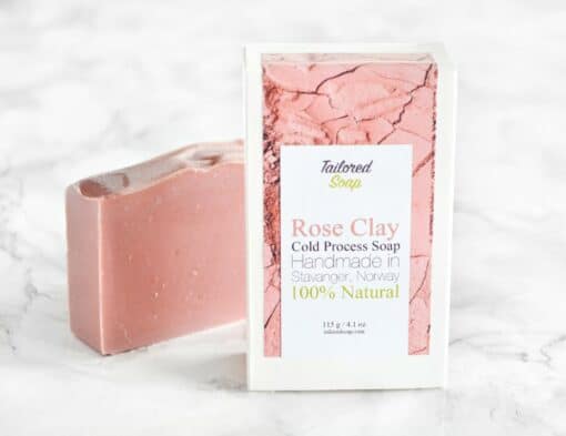 Rosa naturlig såpe laget med rød leire