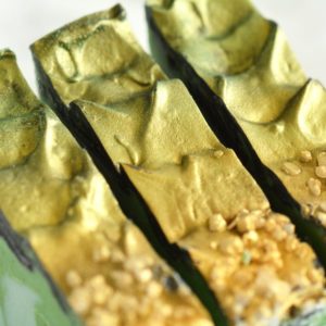 Grønn og gull dragesåpe med duft av tobakk og laurbærblad