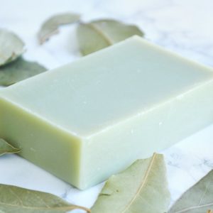 Grønn kaldprosess såpe med duft av tobakk og laurbærblad