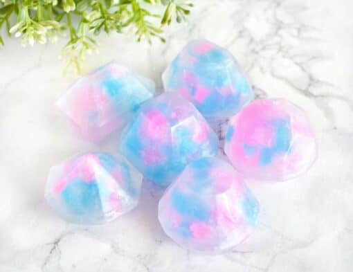 Fødselssteininspirert såpe for oktober designet som opal