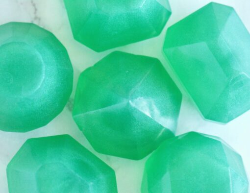 Fødselssteininspirert såpe for mai designet som smaragd