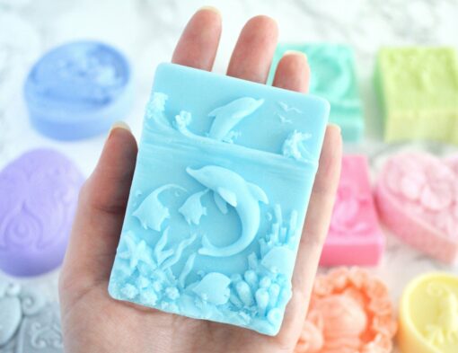 Delfinsåpe i valgfri farge/duft. Laget av Tailored Soap